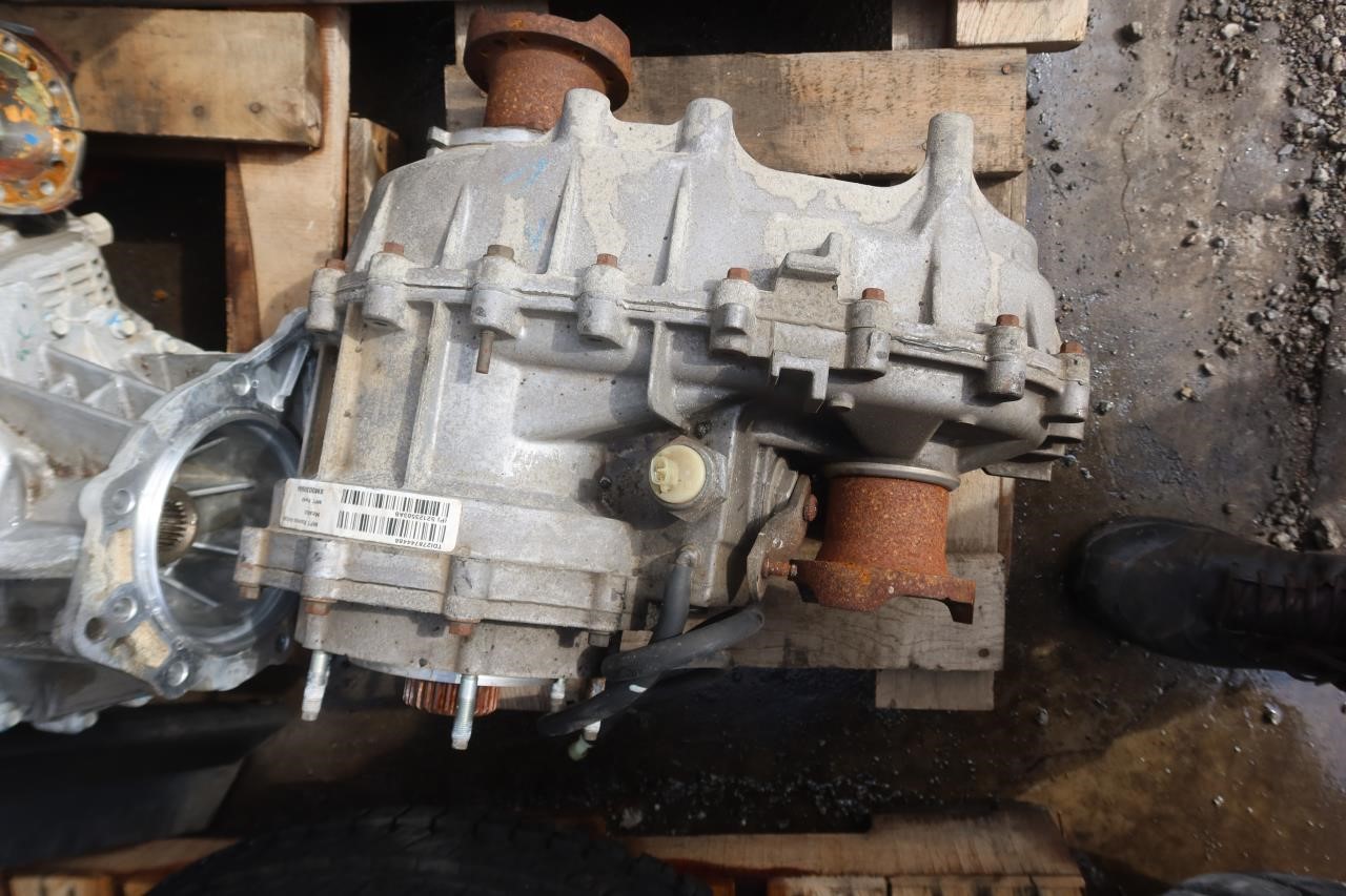 2012-2018 Jeep Wrangler JK OEM Rock-Trac 4 to 1 Transfer Case NP241J 52123503