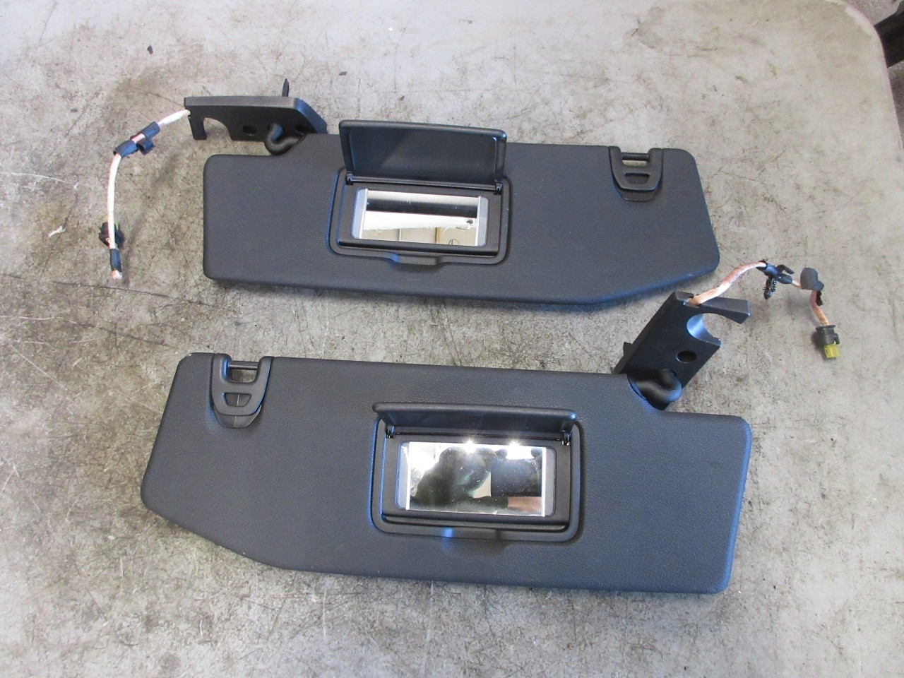 2018-2023 Jeep Wrangler JL /Gladiator OEM Sun Visor Pair Left & Right w/ GDO