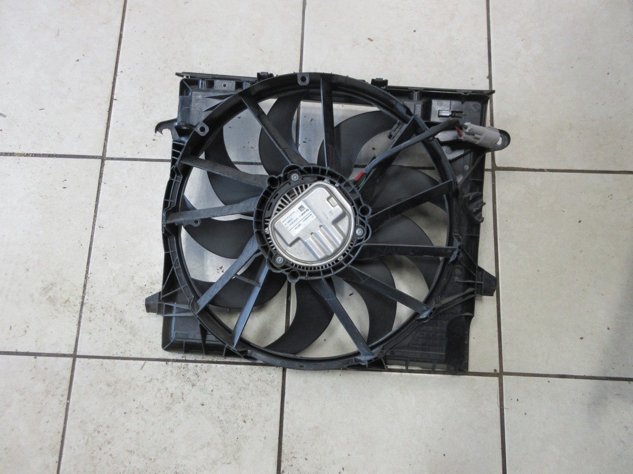 2021-2026 Jeep Wrangler JL 4XE Hybrid OEM Radiator Cooling Fan w/ Shroud 