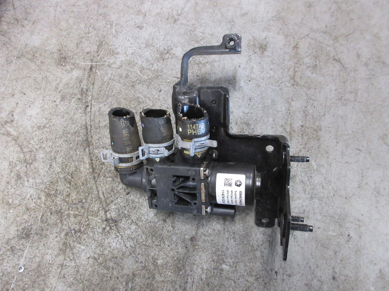 2021-2025 Jeep Wrangler JL 4XE Hybrid OEM 2.0L 3-Way Coolant Valve 68443442