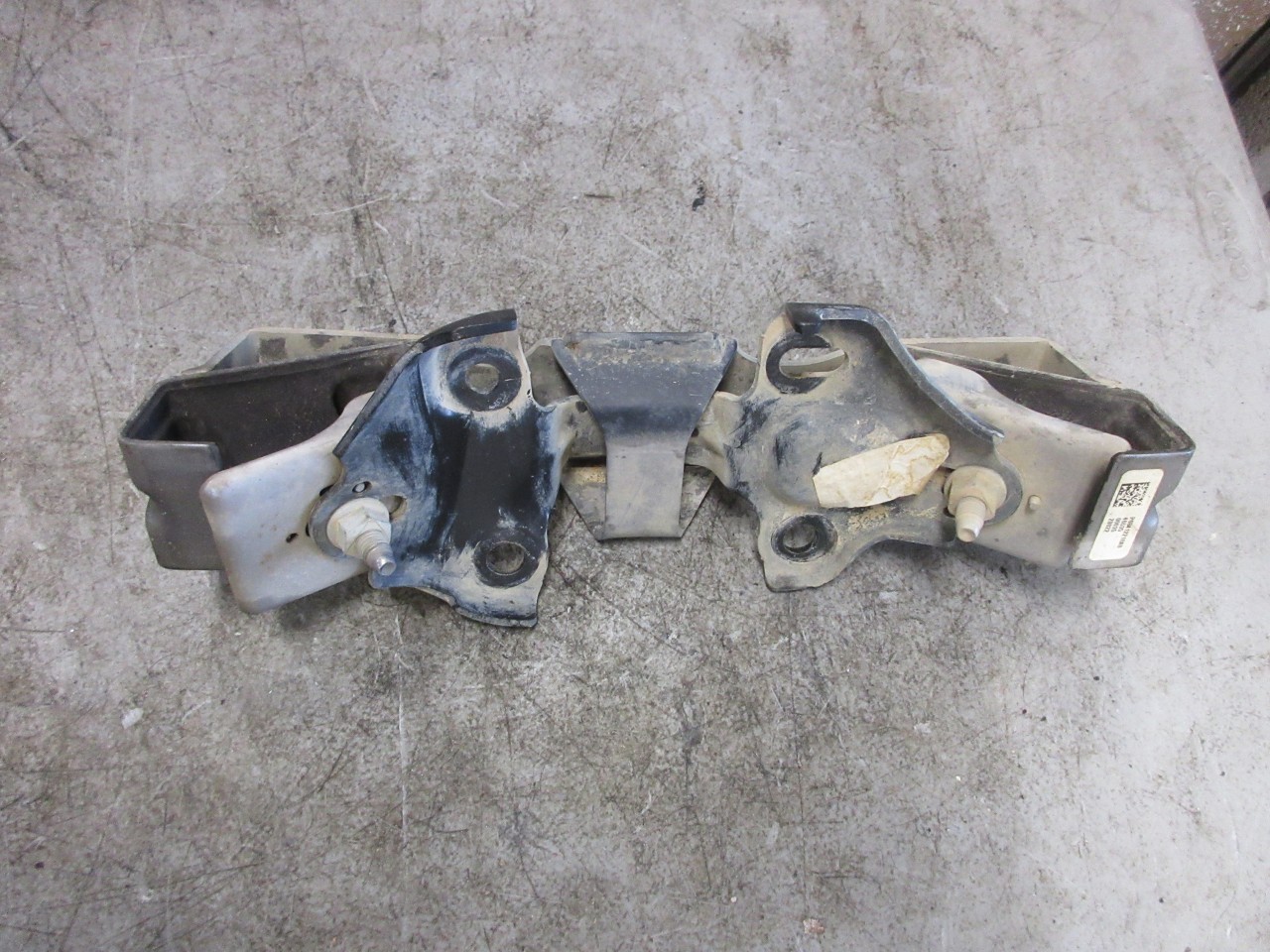 2020-2026 Jeep Wrangler JL OEM Transmission Mount Isolator Bracket 68412218