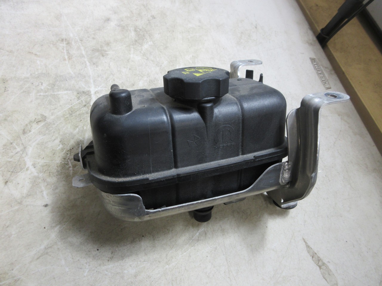 2018-2026 Jeep Wrangler JL 4XE Hybrid OEM Coolant Recovery Bottle 68364312