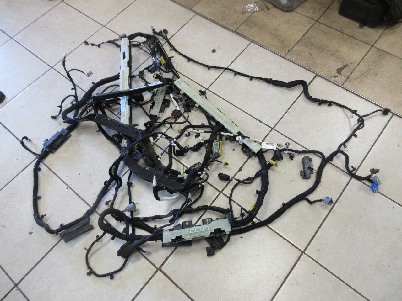 2022 2023 Jeep Wrangler JL 4XE Hybrid OEM 2.0L Body Wiring Harness 68528750