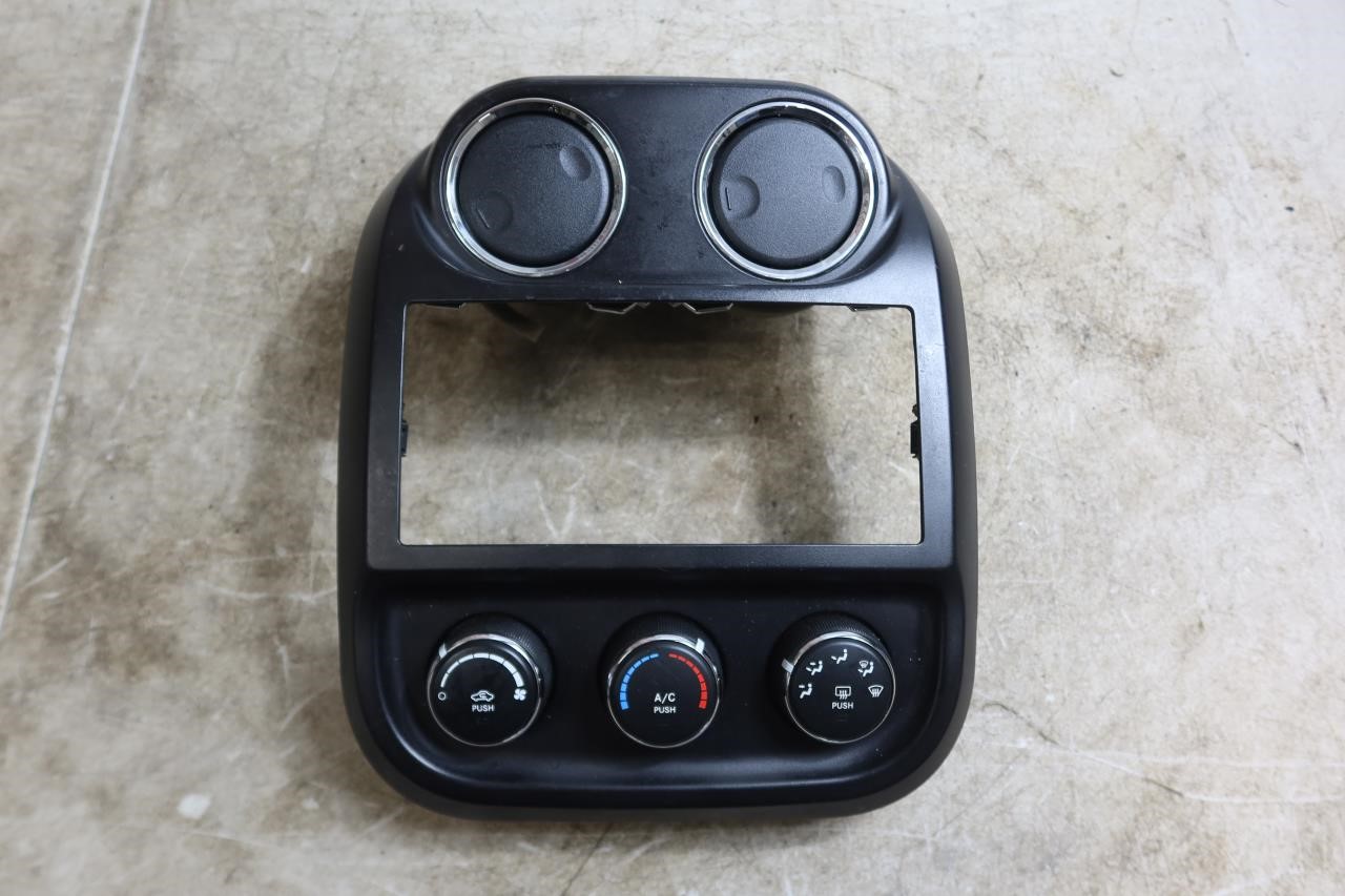2011-2017 Jeep Patriot Compass OEM AC Heater Control Center w Trim 55111278

pics fixed as of 4-3-25