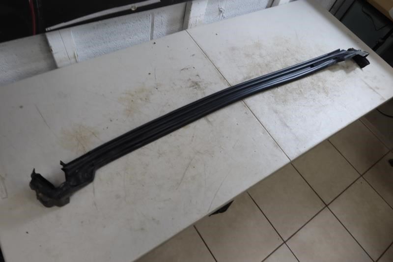 2018-2022 Jeep Wrangler Gladiator OEM Windshield to Cowl Weatherstrip 68447905