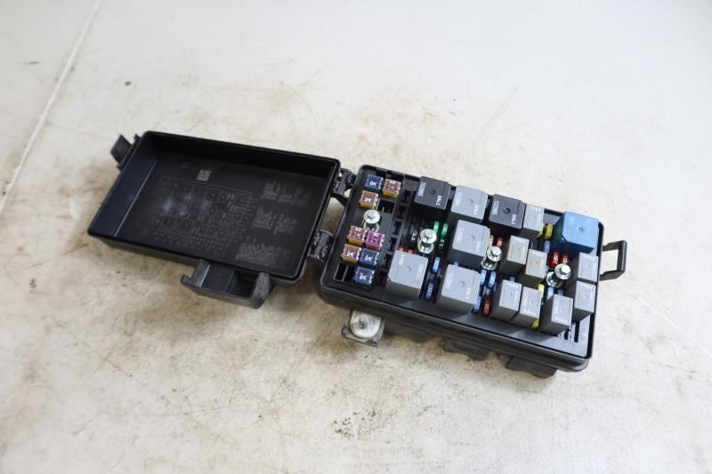 2006 2007 2008 Cadillac XLR OEM Engine Fuse Box Relay Assembly 10367820
