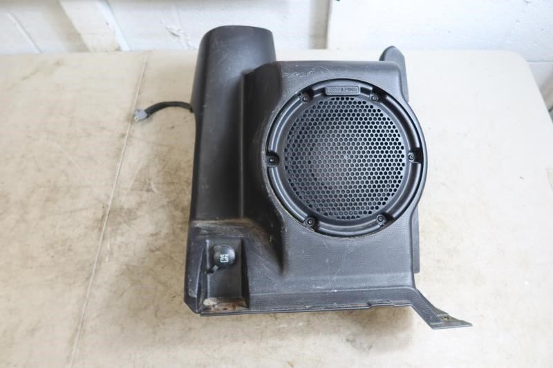 2013 2014 2015 Jeep Wrangler JK JKU OEM Alpine Quarter Subwoofer 1YG61DX9AB