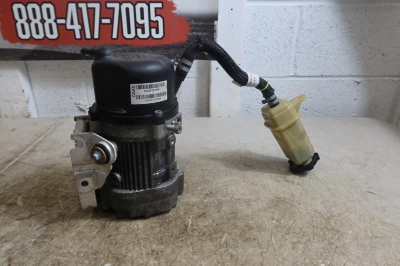 2018 2019 Jeep Wrangler JL OEM Power Steering Pump & Reservoir 68247930