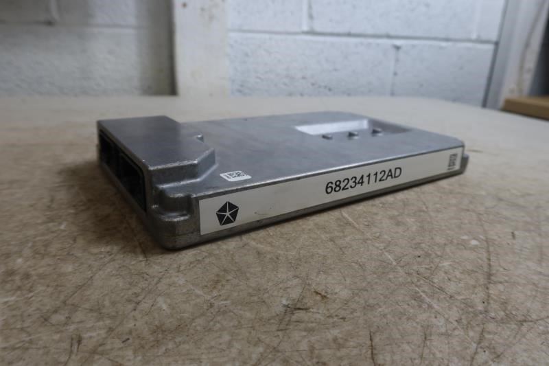 2016 2017 Jeep Grand Cherokee OEM Amplifier Module 68234112
