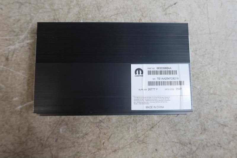 2016-2022 Jeep Grand Cherokee Dodge Durango OEM 506 Watt Amplifier 68303980
