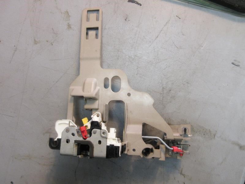 Jeep  Right Front Door Latch 2007 - 2017 04589272AK OEM 2007 2008 2009 2010 2011 2012 2013 2014 2015 2016 2017